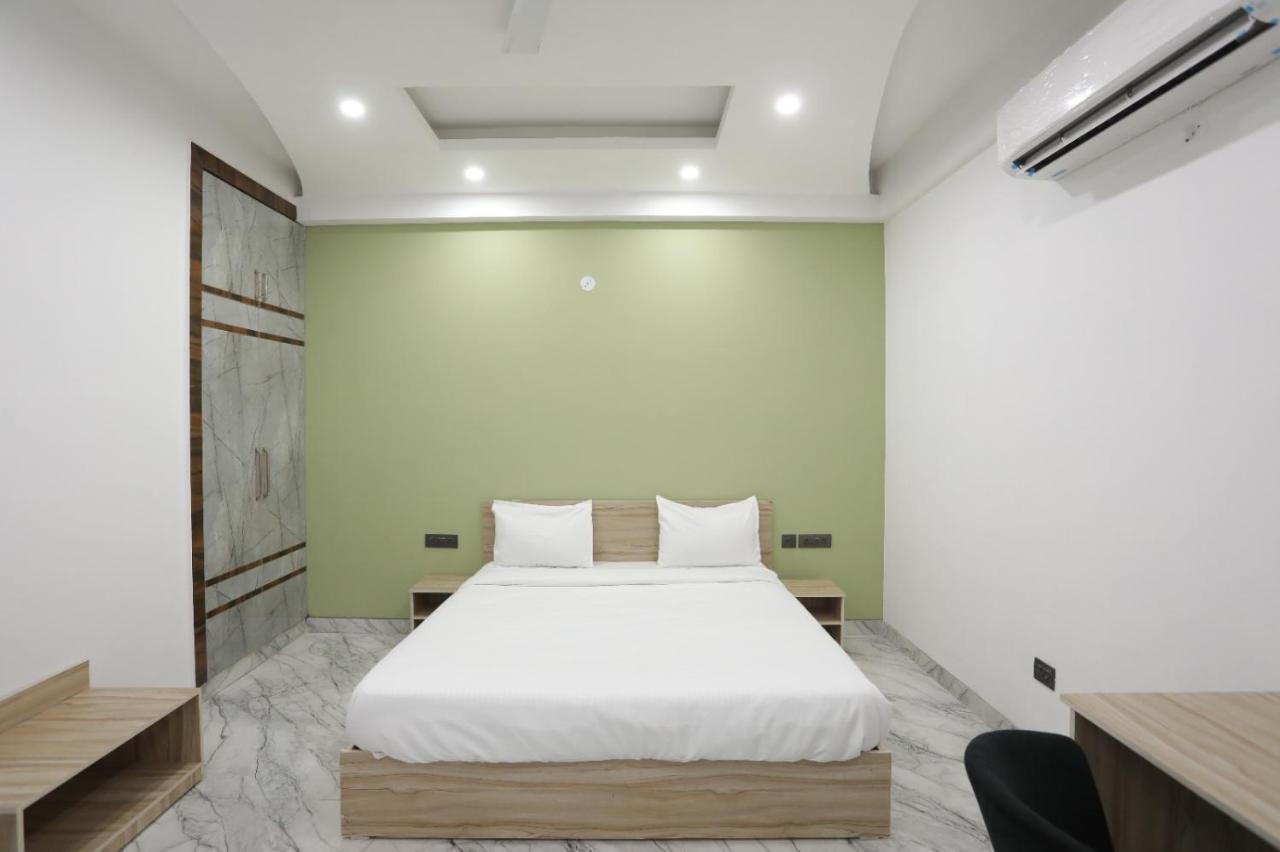 Vibe Hotel Нойда Экстерьер фото