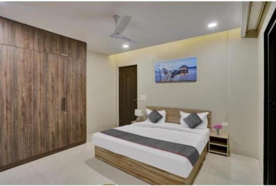 Vibe Hotel Нойда Экстерьер фото